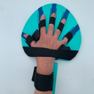 Тренажер-фиксатор пальцев руки после инсульта 